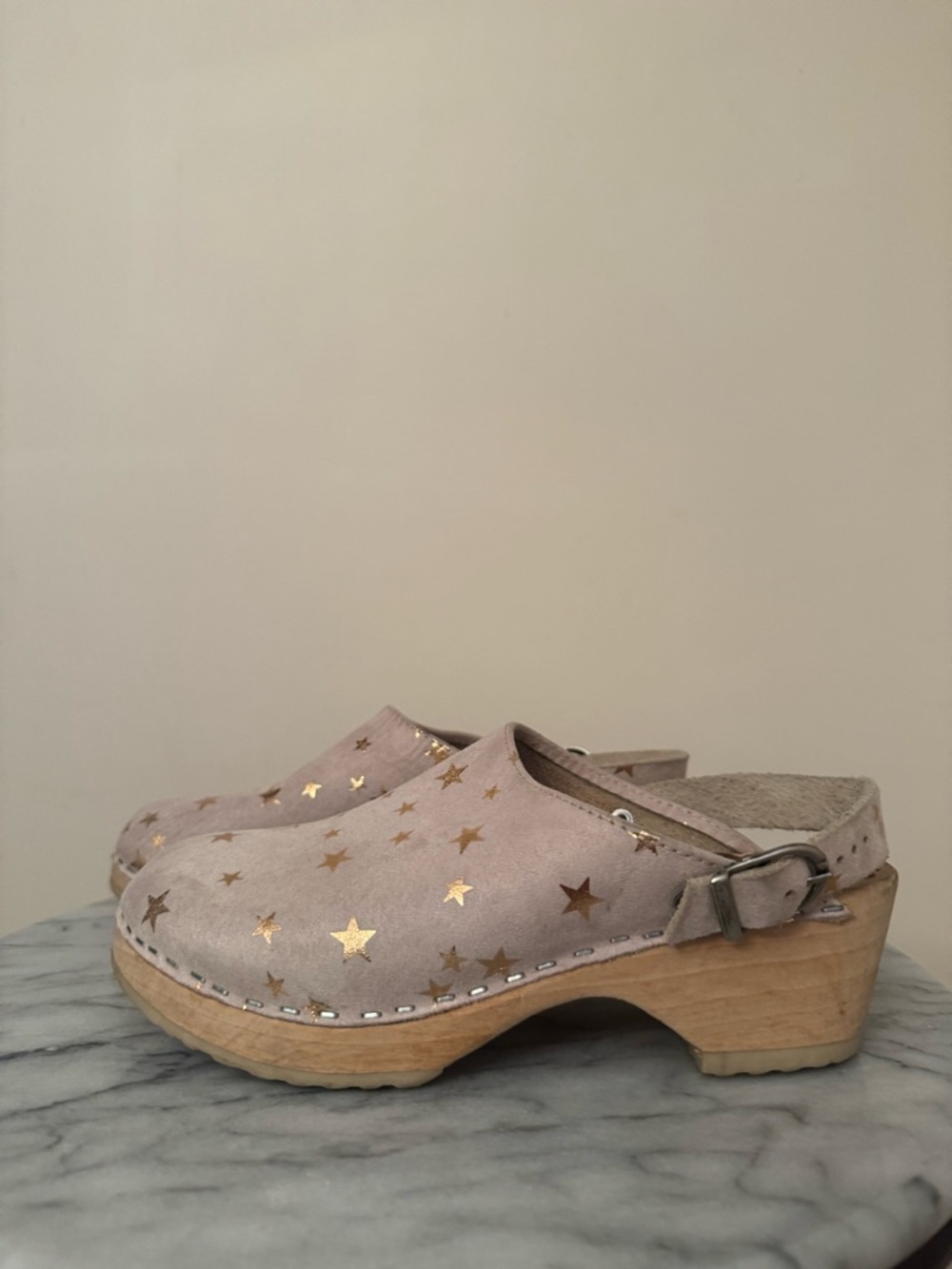 Hanna Andersson Suede Gold Star Wooden Clogs EU 36 US 5 3.5Y Tan Slingback